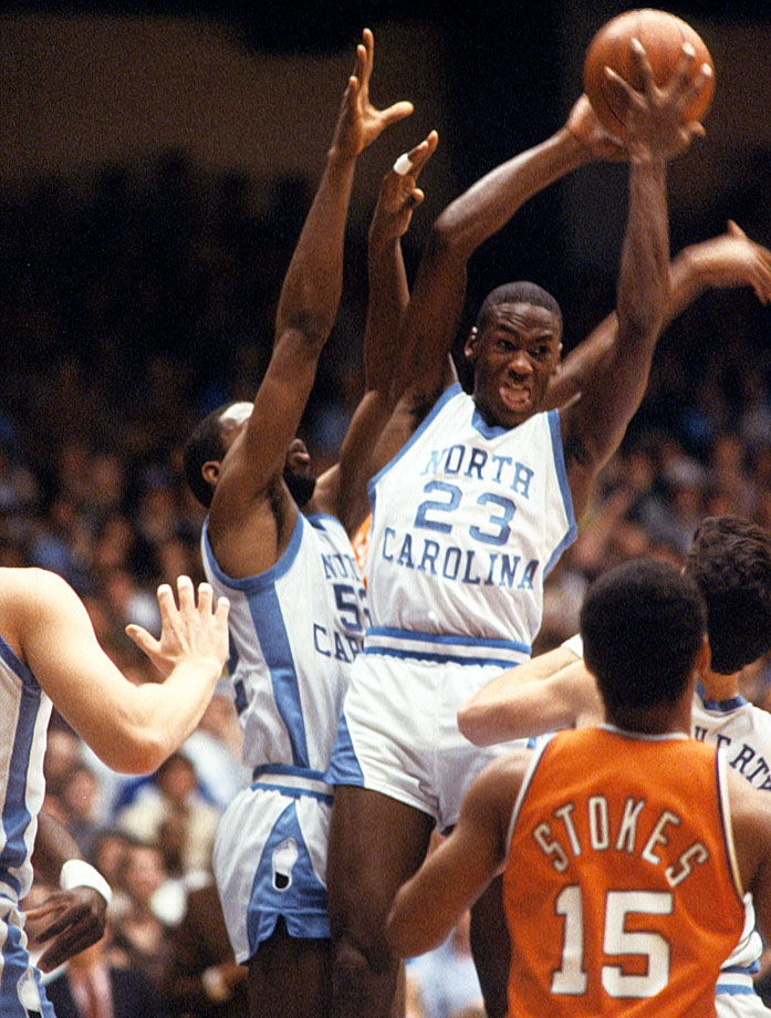 MJ grabbing a rebound